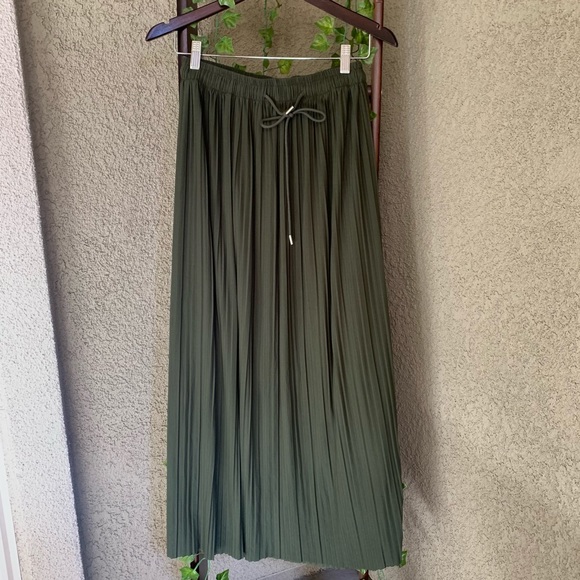 Nordstrom Dresses & Skirts - NORDSTROM Pleated Skirt